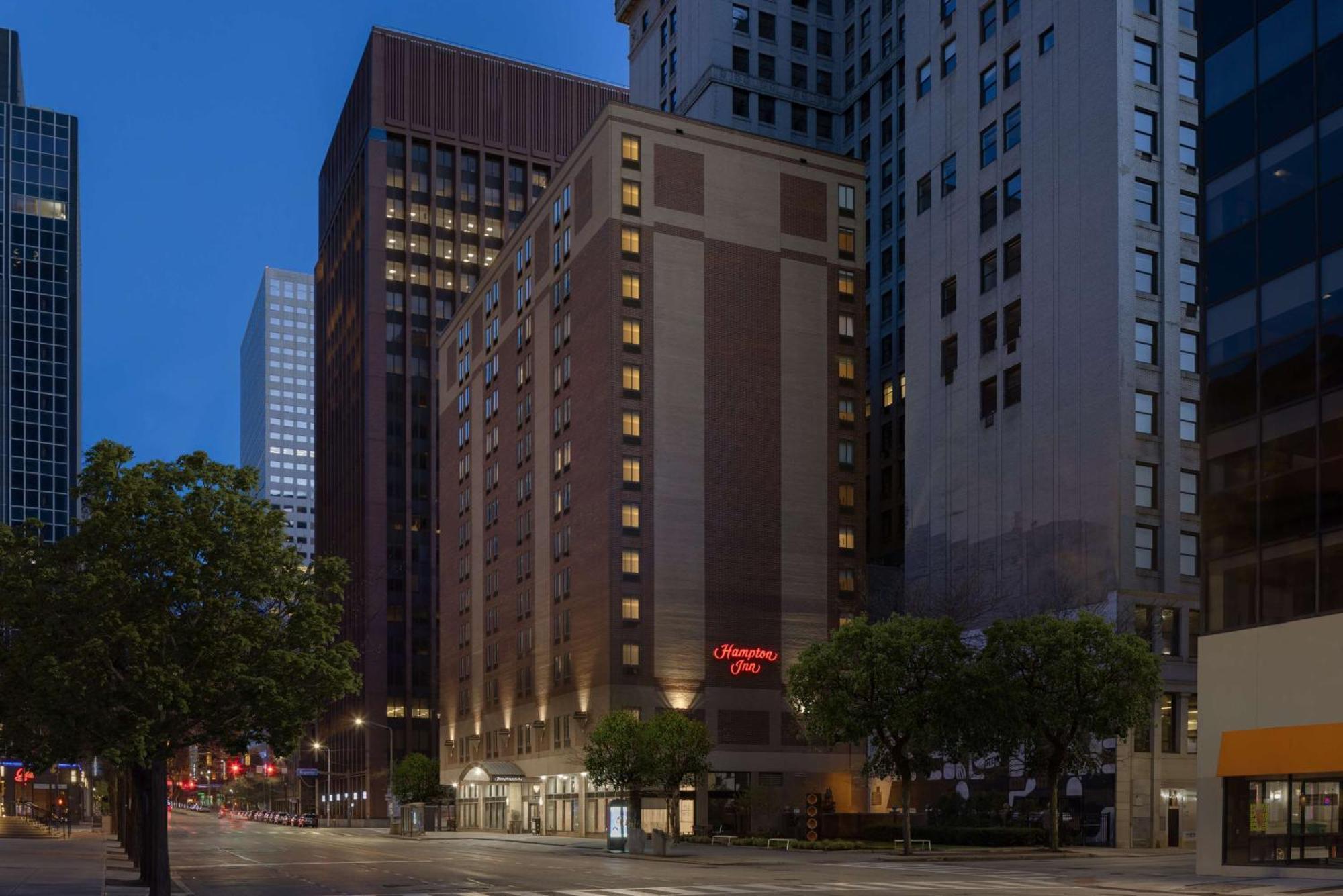 Hampton Inn Cleveland-Downtown Exterior photo