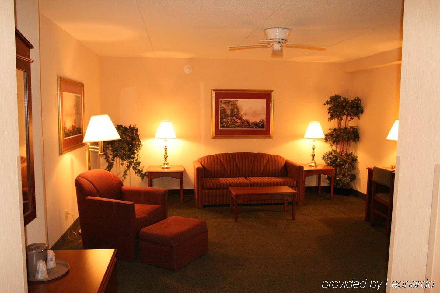 Hampton Inn Cleveland-Downtown Room photo