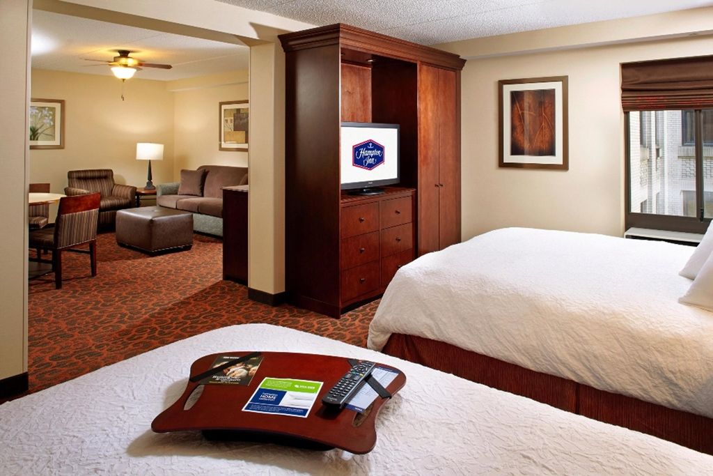 Hampton Inn Cleveland-Downtown Room photo